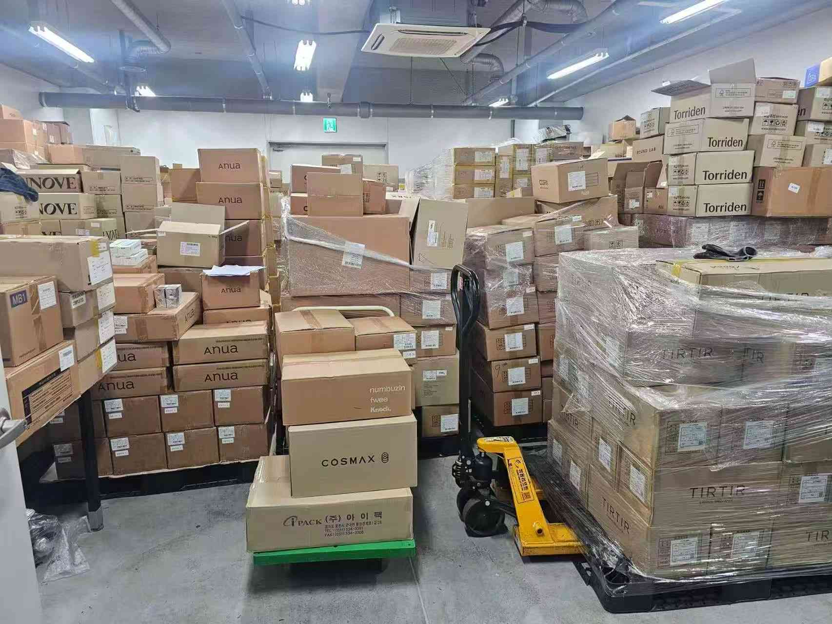 Warehouse stocked with Anua, Torriden, TIRTIR and numbuzin cartons ready for consolidation